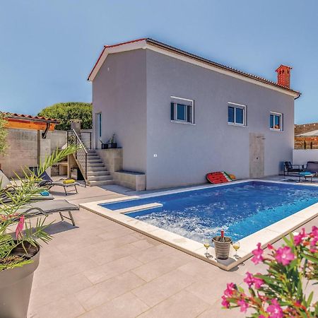 1 Bedroom Stunning Apartment In Pula Exterior photo