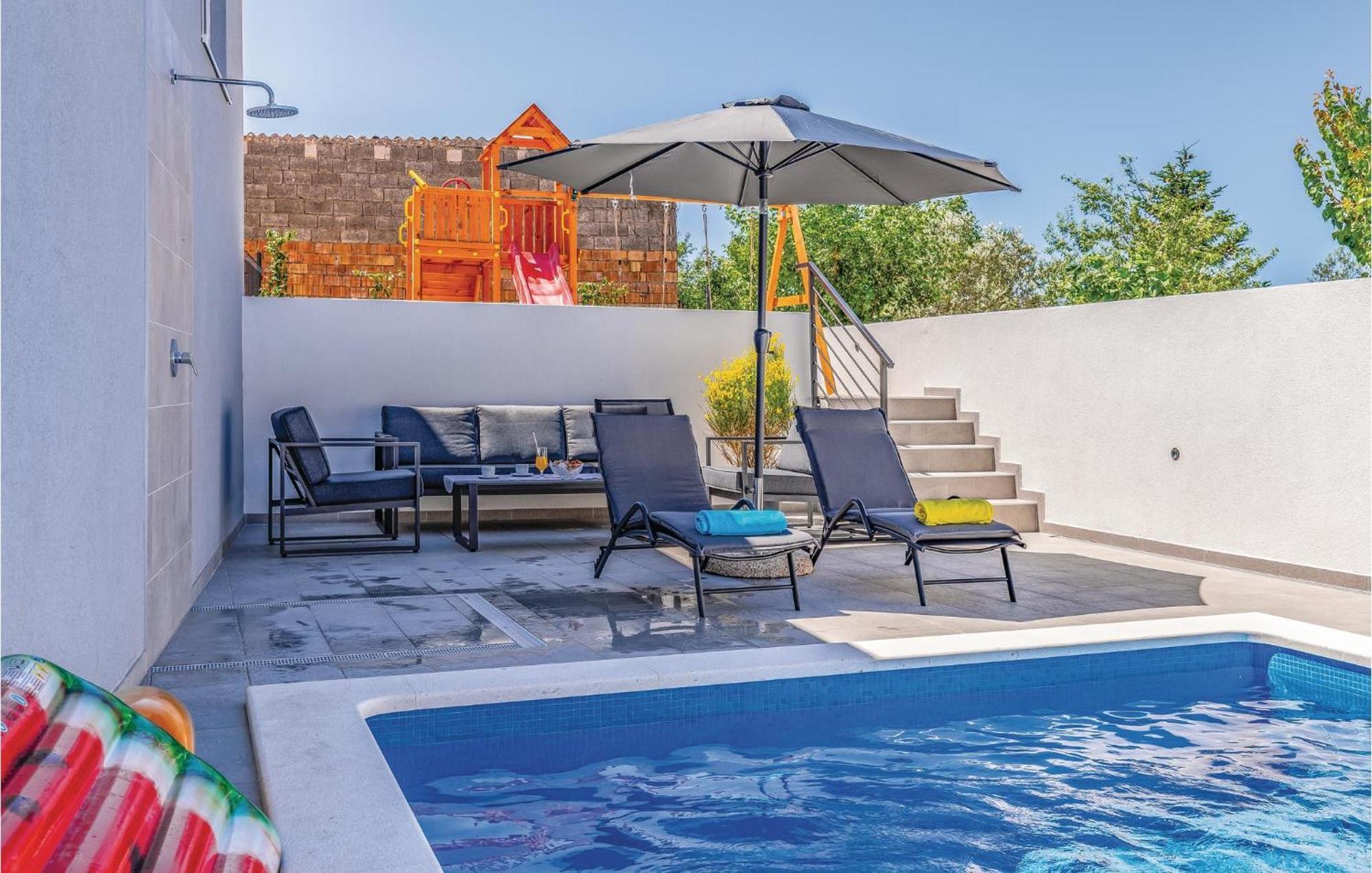 1 Bedroom Stunning Apartment In Pula Exterior photo