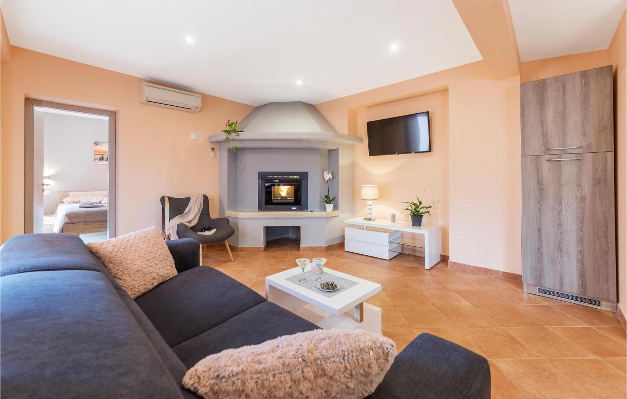 1 Bedroom Stunning Apartment In Pula Exterior photo