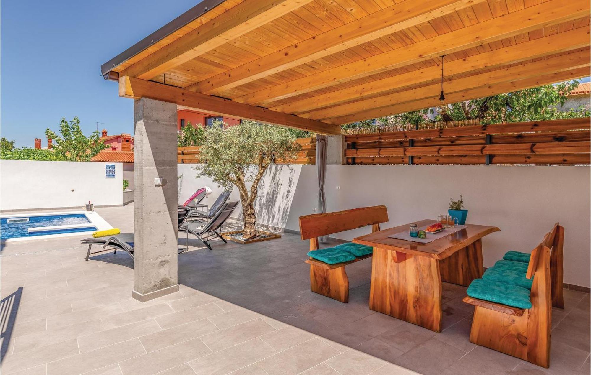 1 Bedroom Stunning Apartment In Pula Exterior photo