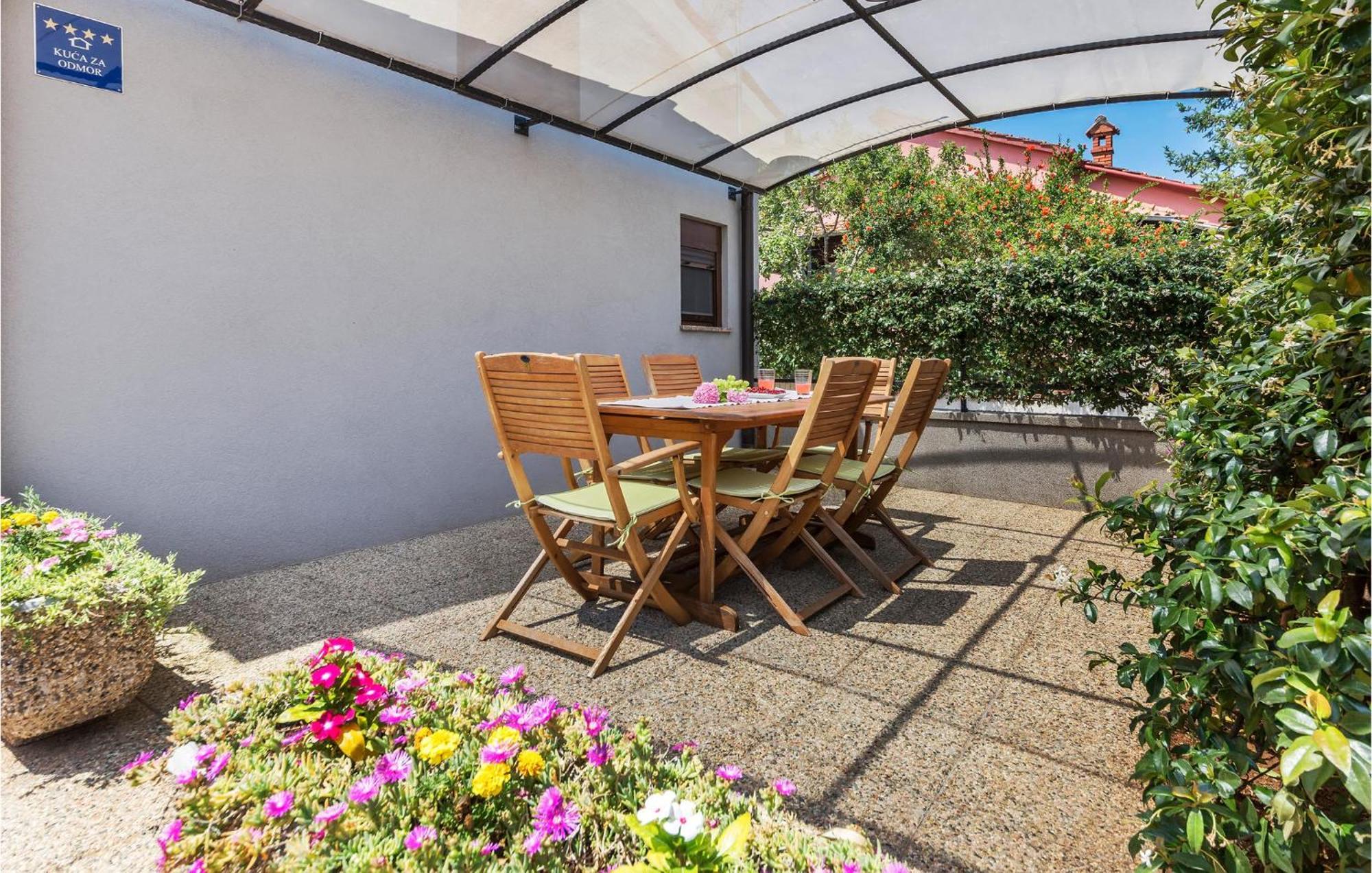 1 Bedroom Stunning Apartment In Pula Exterior photo
